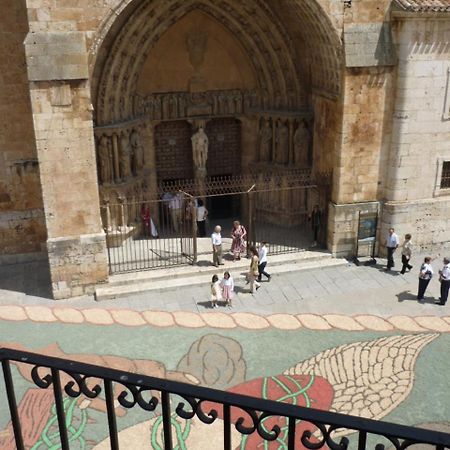 El Balcon De La Catedral Apartman El Burgo De Osma Kültér fotó